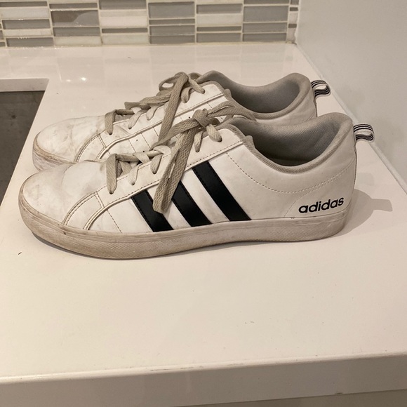 Adidas sneakers for women size 9 - Picture 1 of 4